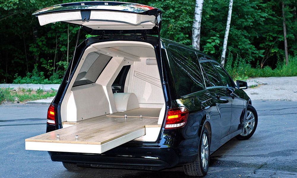 Транспортування тіла та похоронний транспорт (катафалк)