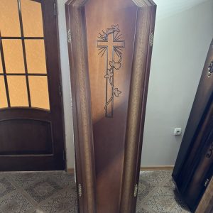 Домовина восьмигранна "Різьба з Хрестом"